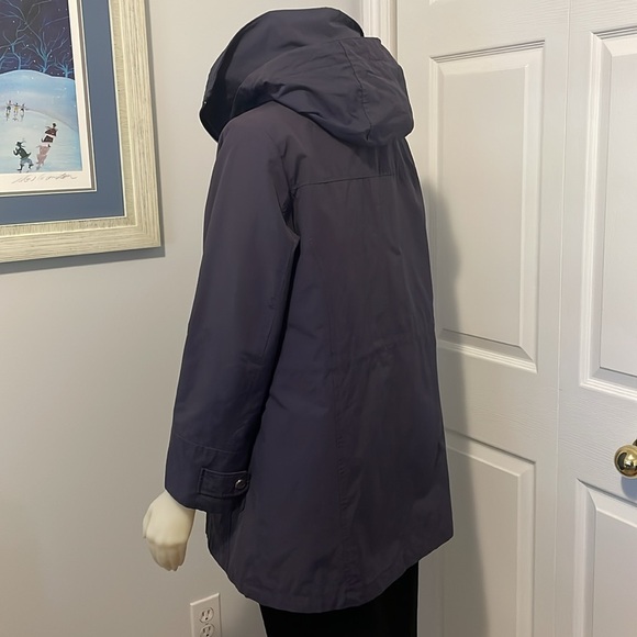 Rain coat - Picture 3 of 13